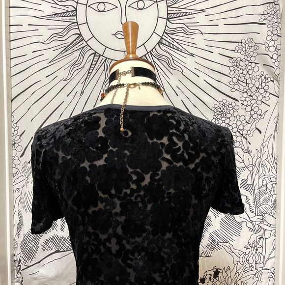 🌈 Beautiful Vintage Italian Velvet top - Picture 6 of 11